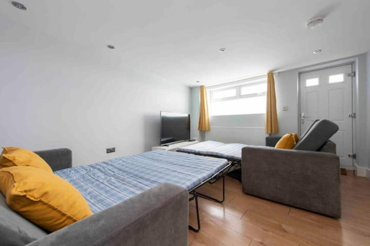 2 Bed House In Woolwich Apartment
