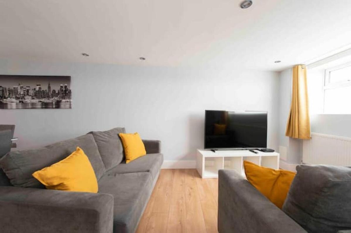 2 Bed House In Woolwich *