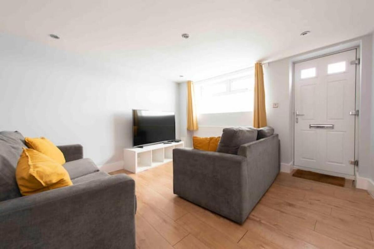 2 Bed House In Woolwich Apartment London