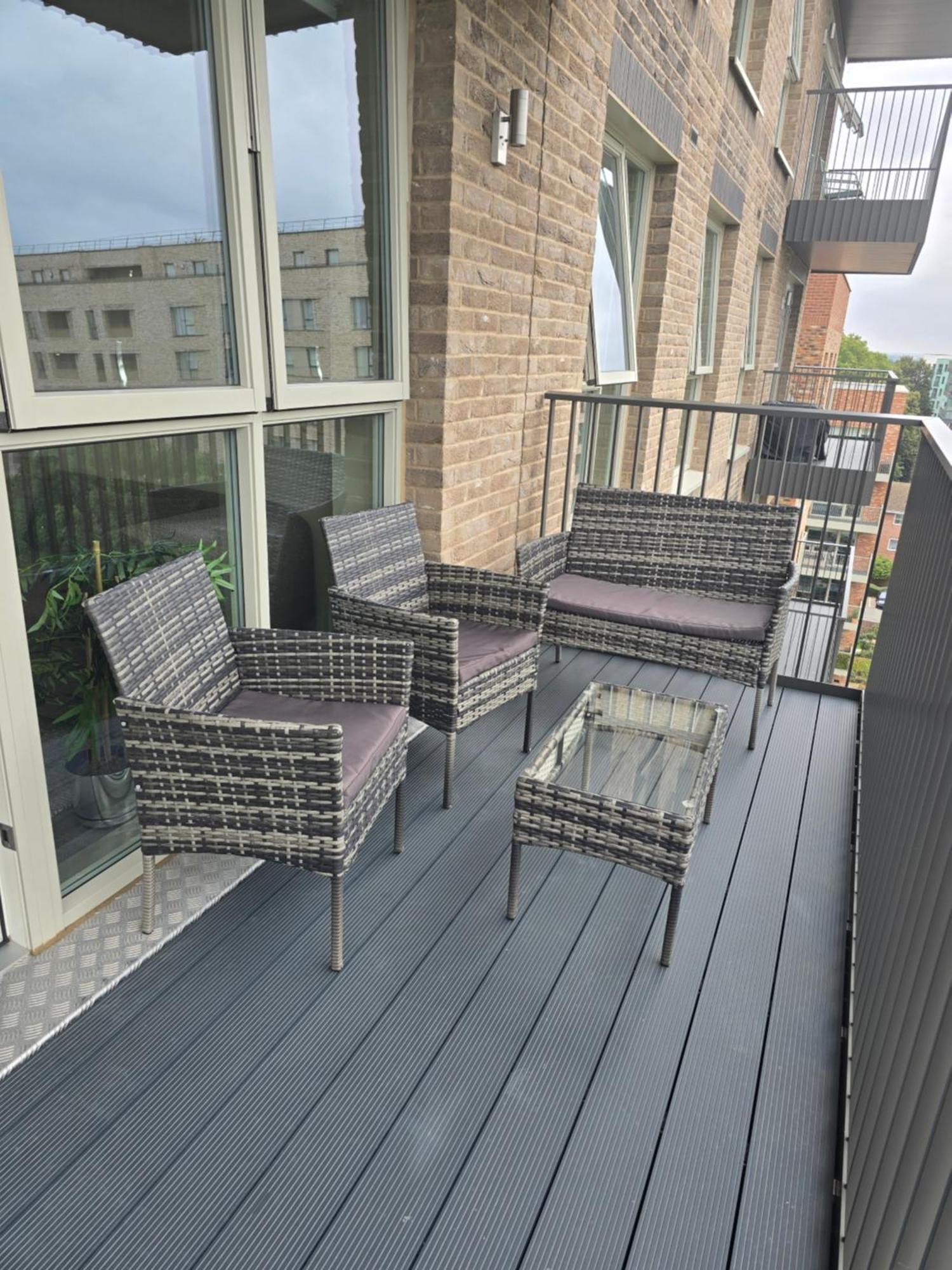 Apartment Luxury One Bedroom Flat With Balcony London