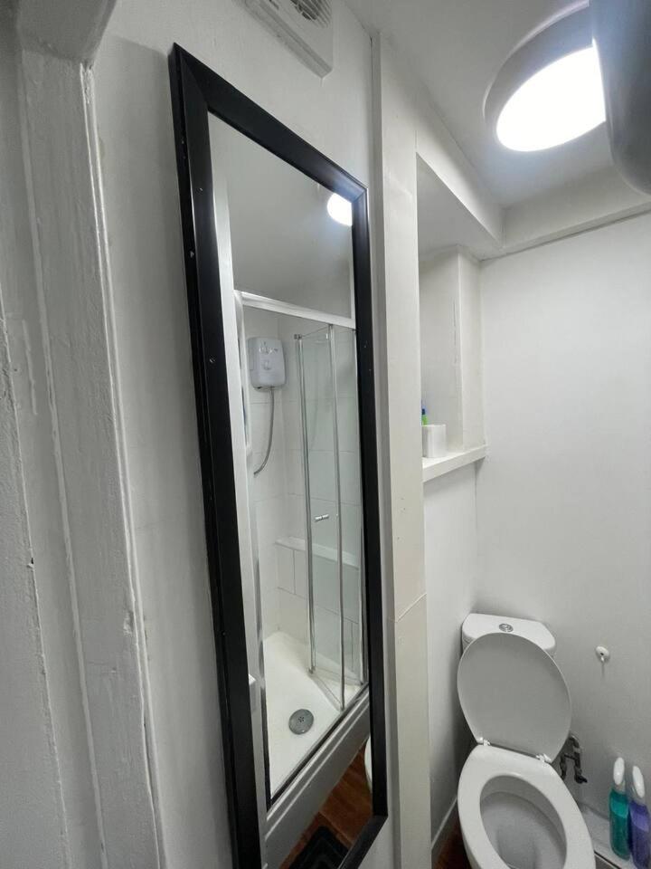 Small And Compact Flat Great Connection 791 * London