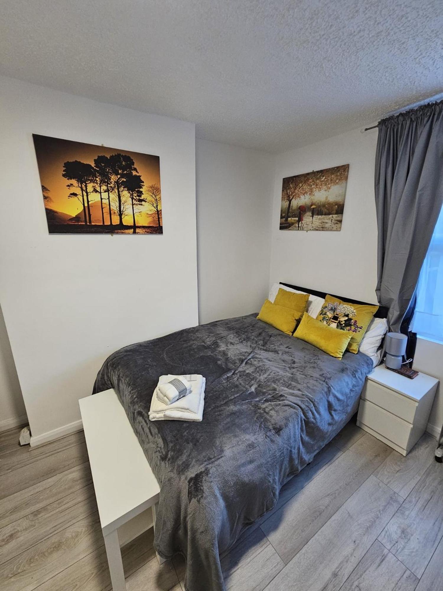 Small And Compact Flat Great Connection 791 * London