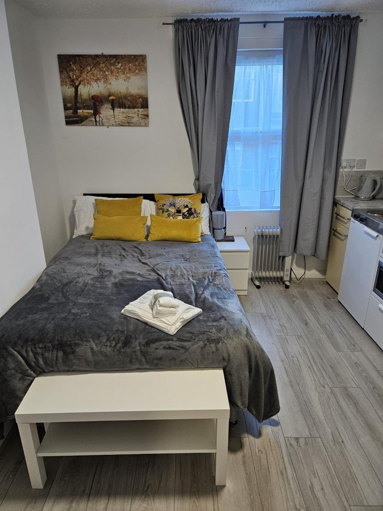 Apartment Small And Compact Flat Great Connection 791