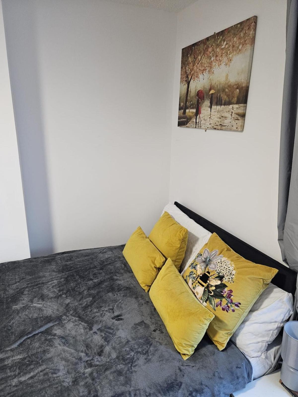 Apartment Small And Compact Flat Great Connection 791