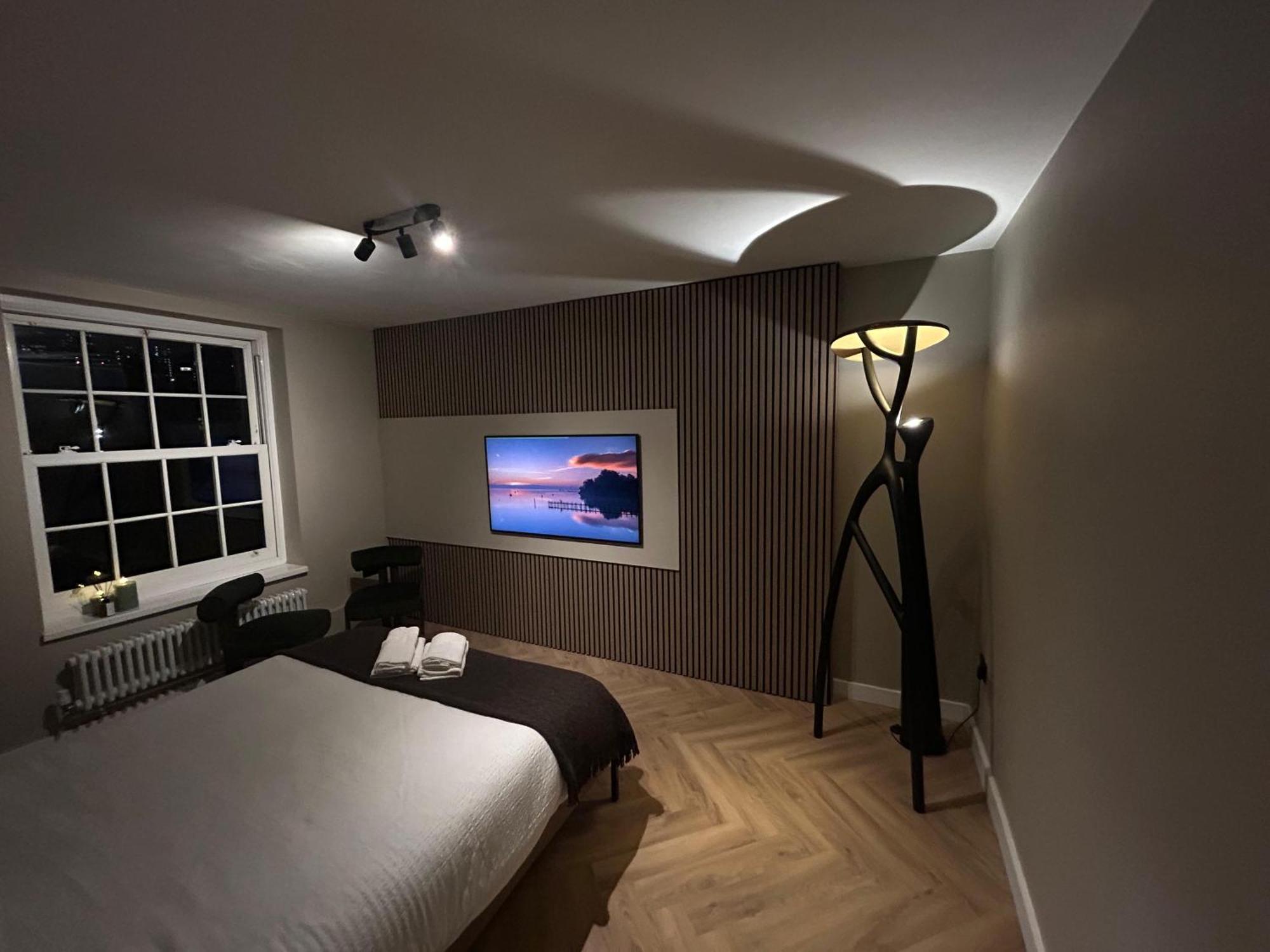 Stylish Bedroom Zone 1 *