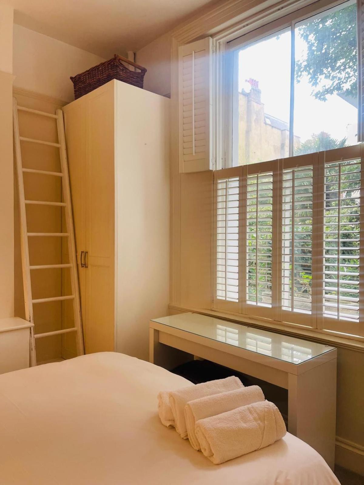 Beautiful Two Bedroom Flat In Kensington Apartment *