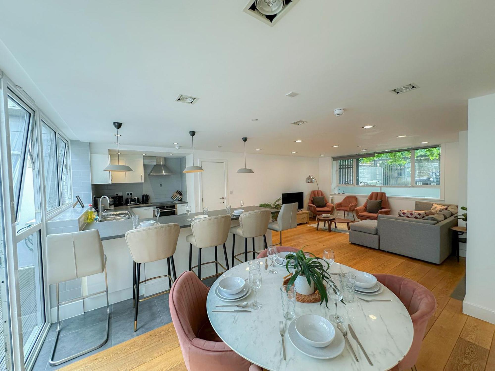 Spacious 3-bedroom Flat In Holloway With Unique Patio With Free Wi-fi Leilighet *
