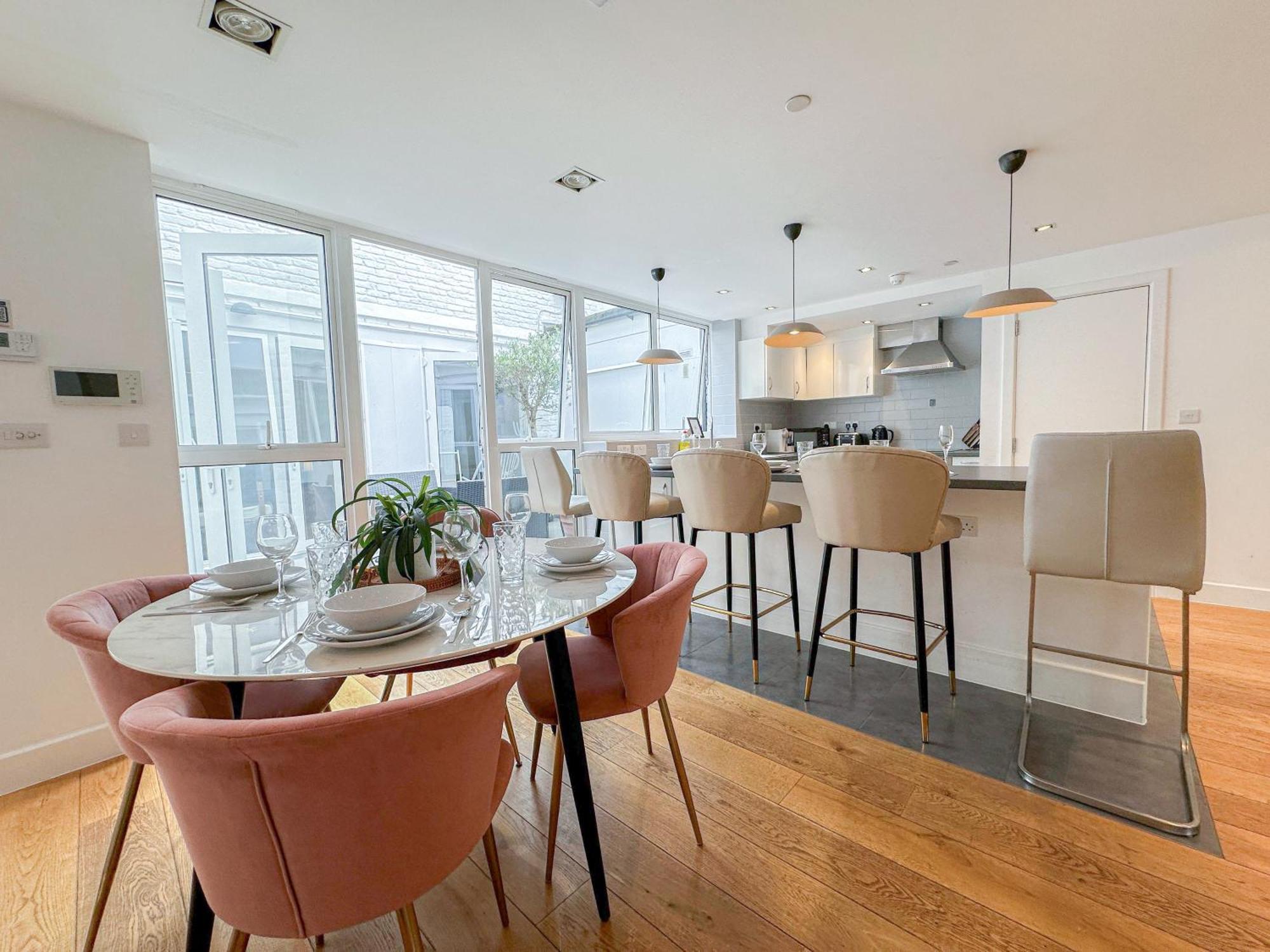 Leilighet Spacious 3-bedroom Flat In Holloway With Unique Patio With Free Wi-fi *