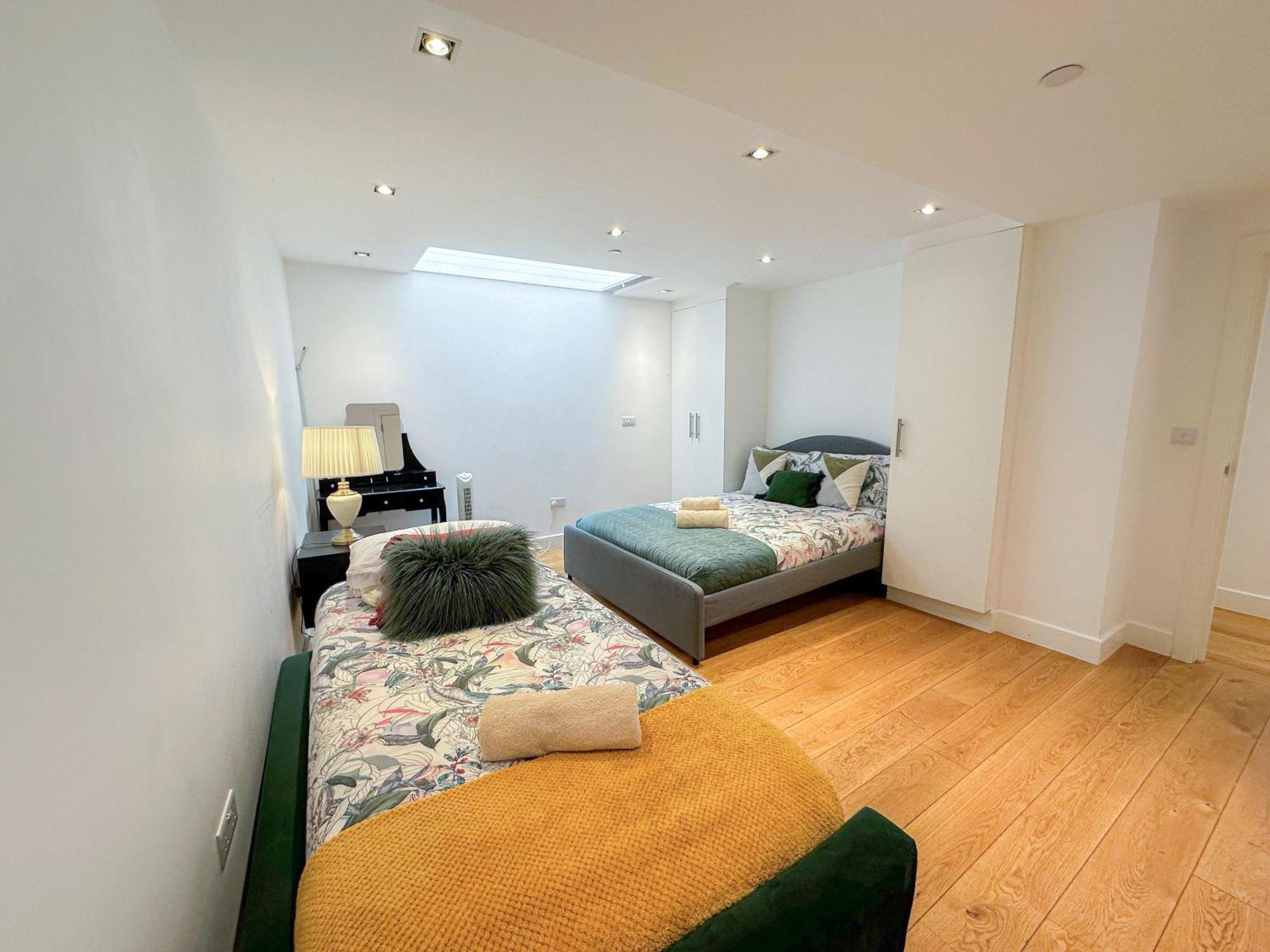 Spacious 3-bedroom Flat In Holloway With Unique Patio With Free Wi-fi Leilighet *