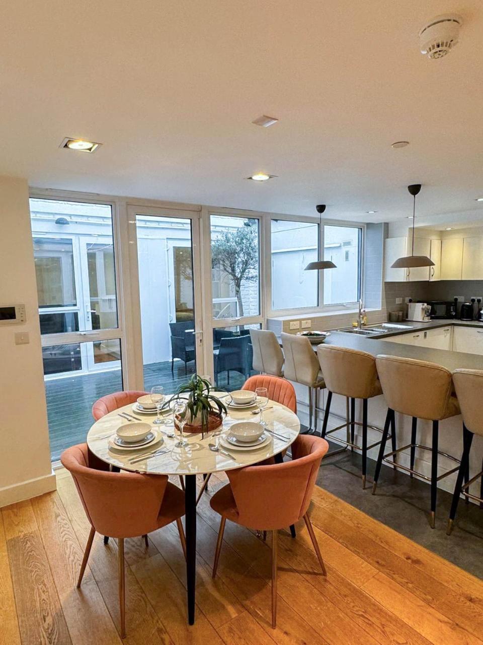 Leilighet Spacious 3-bedroom Flat In Holloway With Unique Patio With Free Wi-fi London