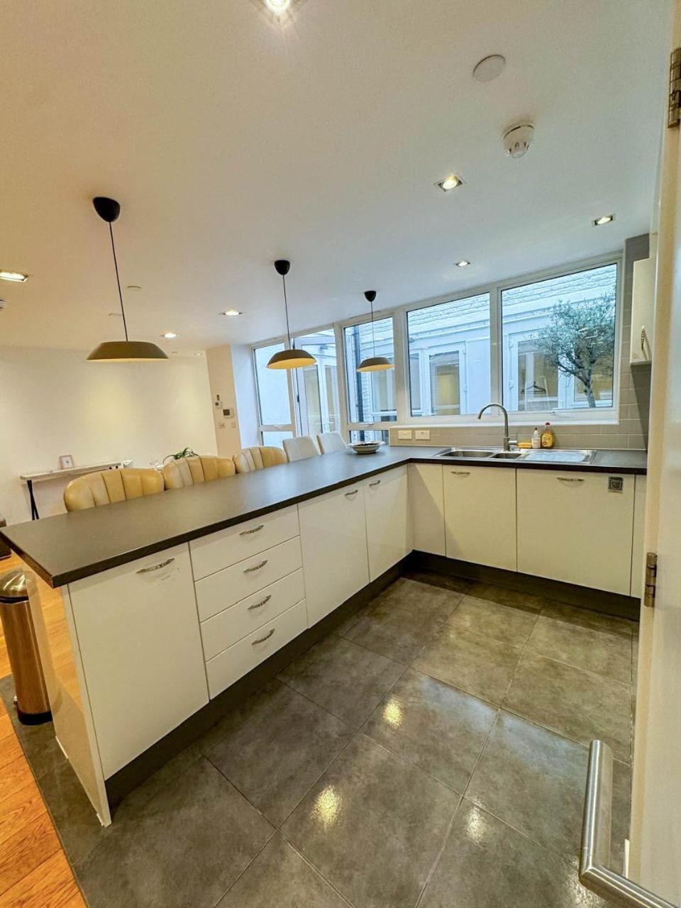Spacious 3-bedroom Flat In Holloway With Unique Patio With Free Wi-fi Leilighet *