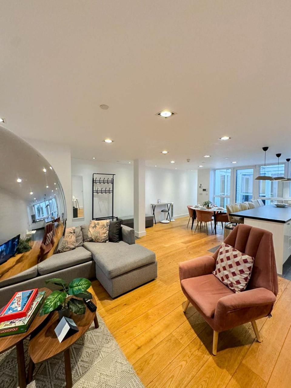 Leilighet Spacious 3-bedroom Flat In Holloway With Unique Patio With Free Wi-fi London