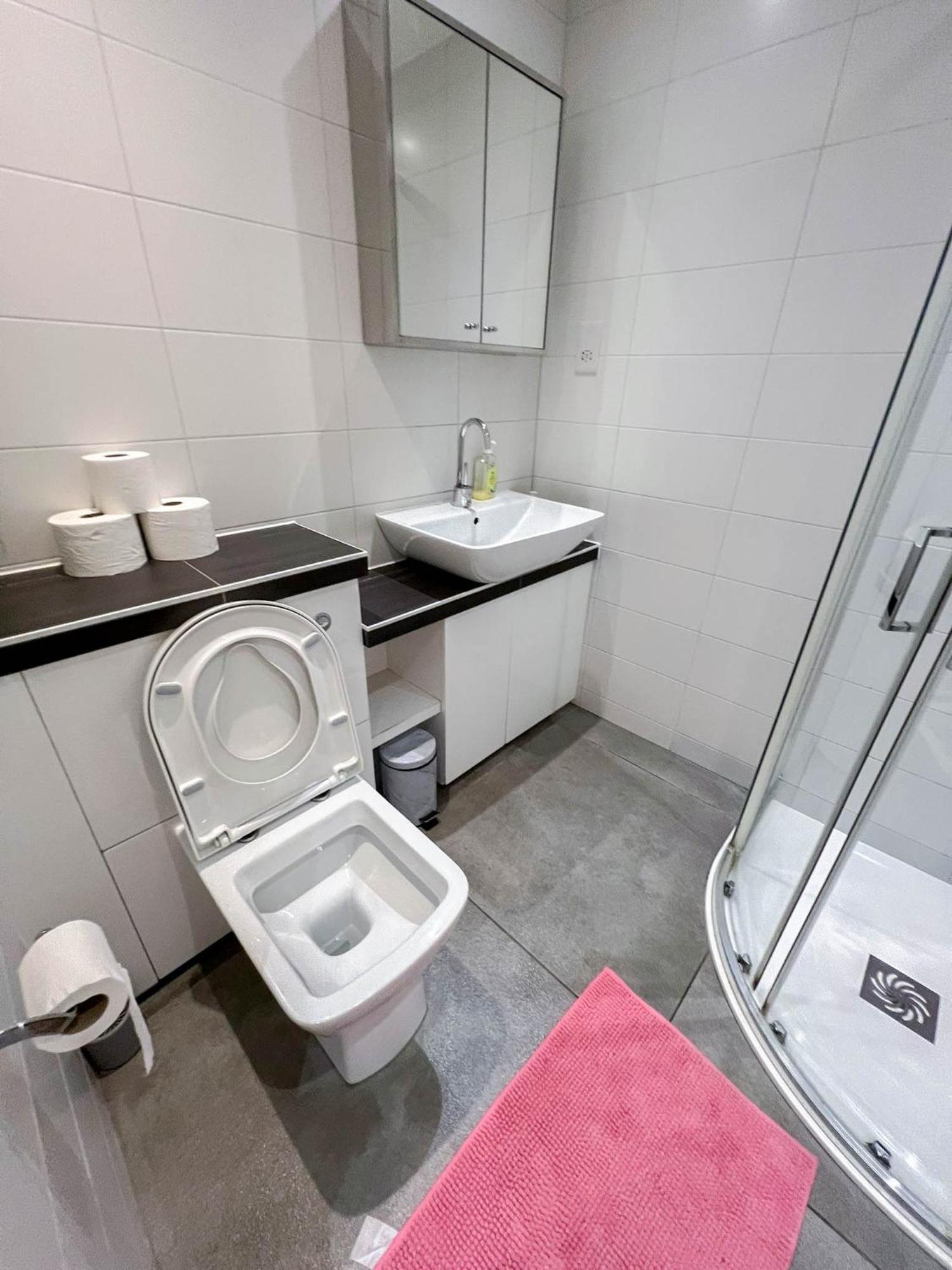 Spacious 3-bedroom Flat In Holloway With Unique Patio With Free Wi-fi Leilighet *