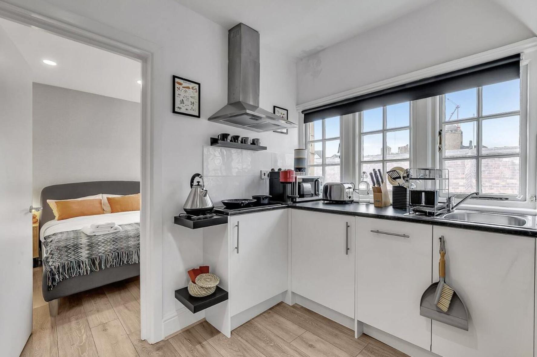 Vibrant Kensington Street Apartment