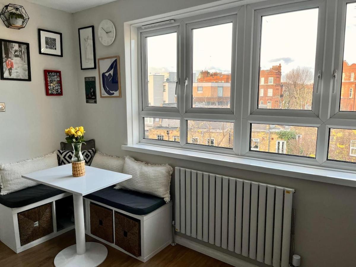 2 Bed Flat With Sunny Terrace London