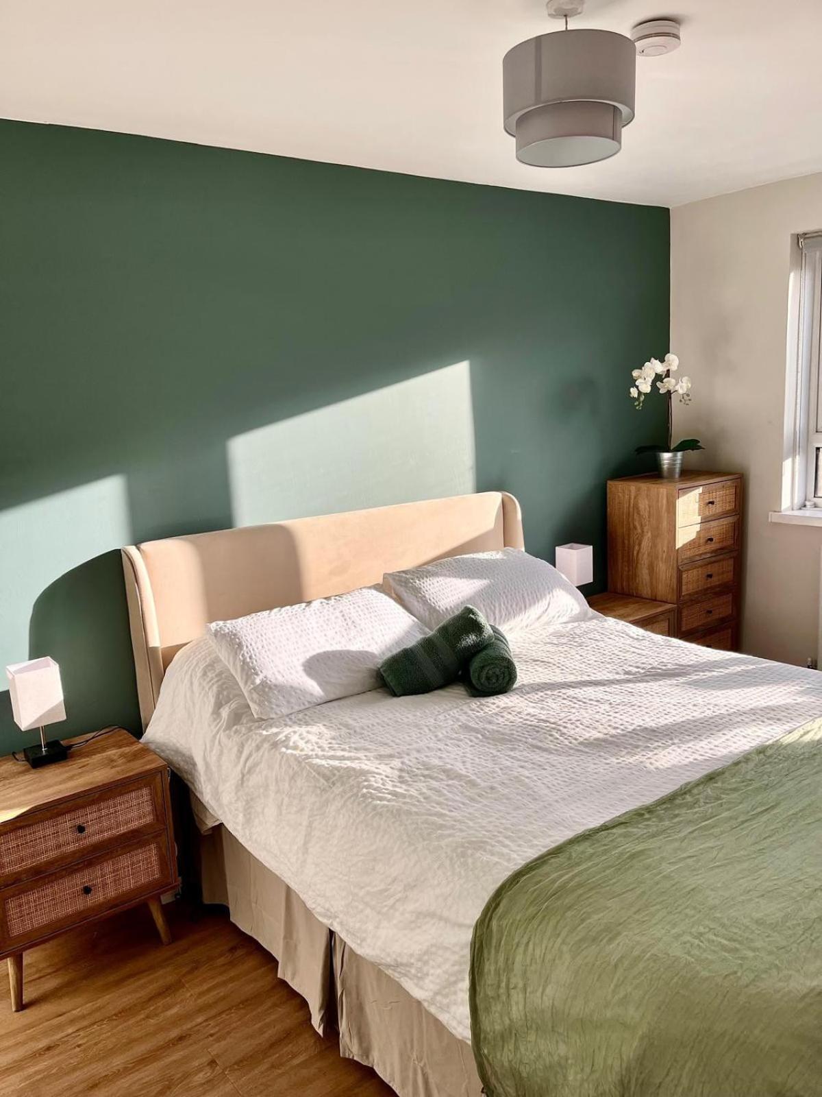 Apartment 2 Bed Flat With Sunny Terrace London