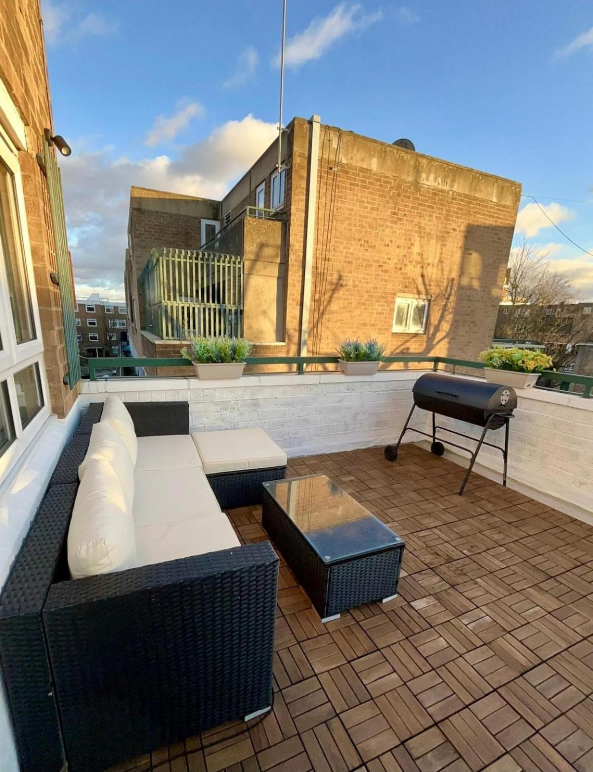 2 Bed Flat With Sunny Terrace Apartment