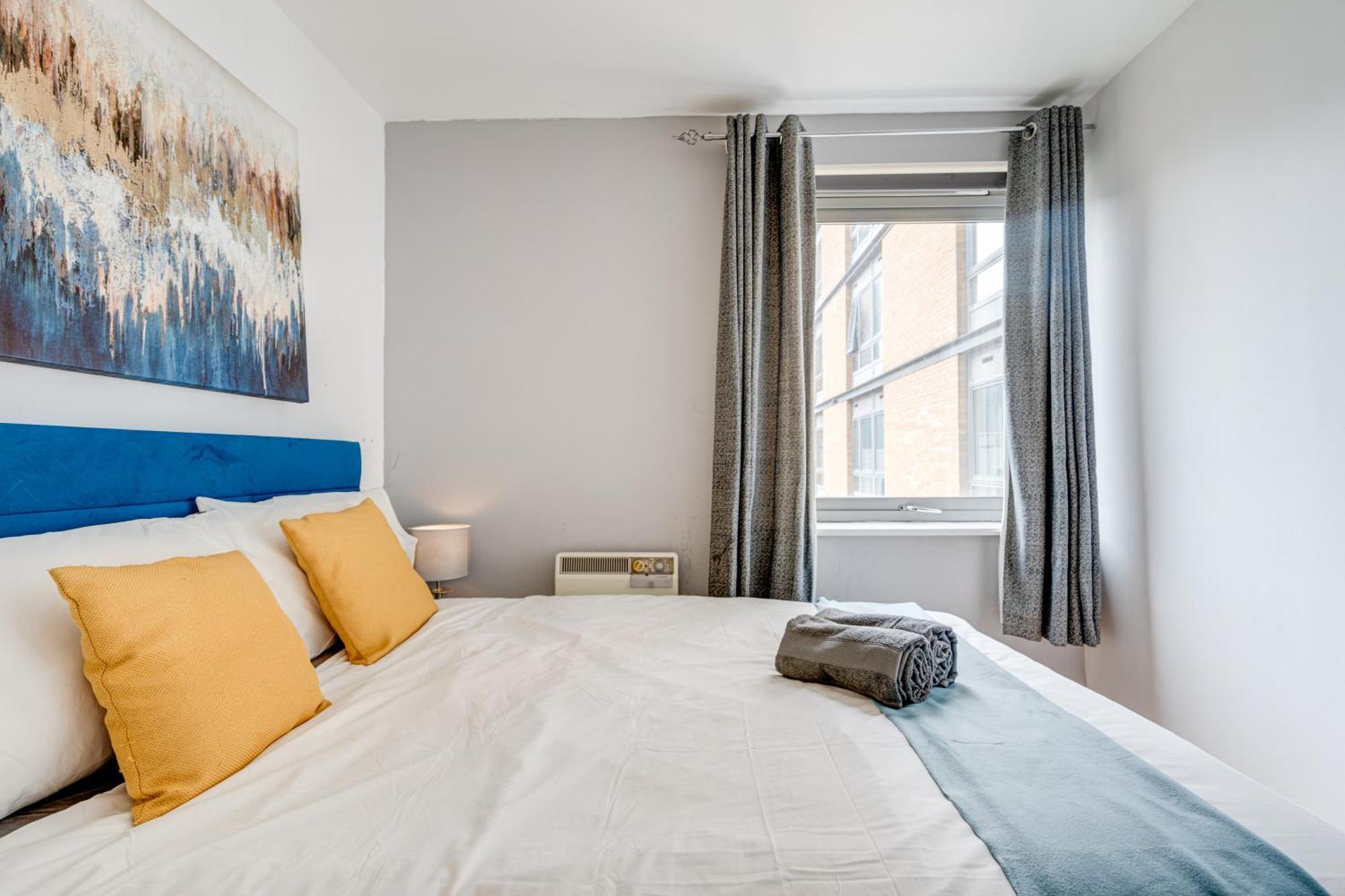 Apartment Modern Two Bed Two Bath Opposite Tube Station