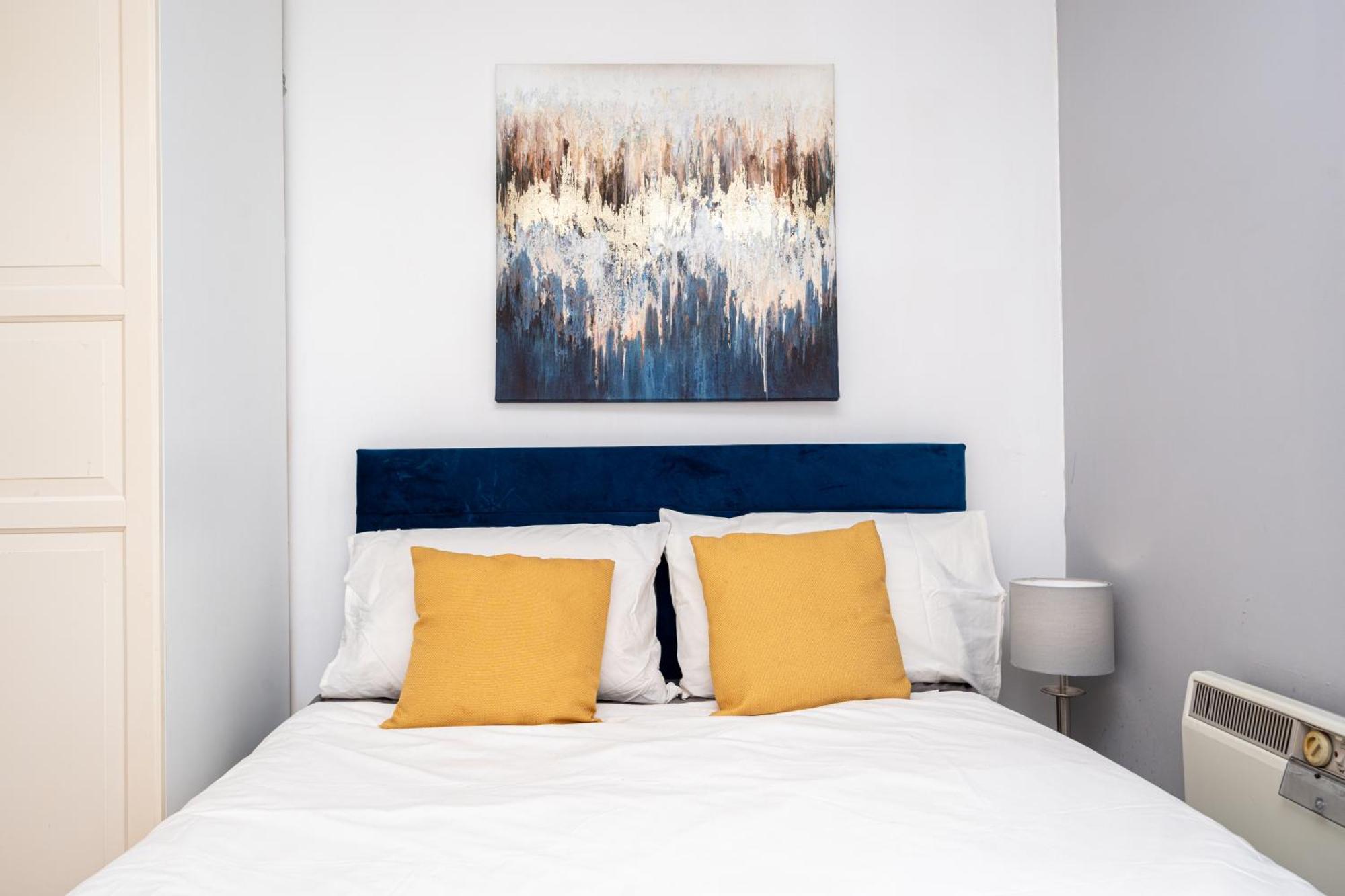 Apartment Modern Two Bed Two Bath Opposite Tube Station