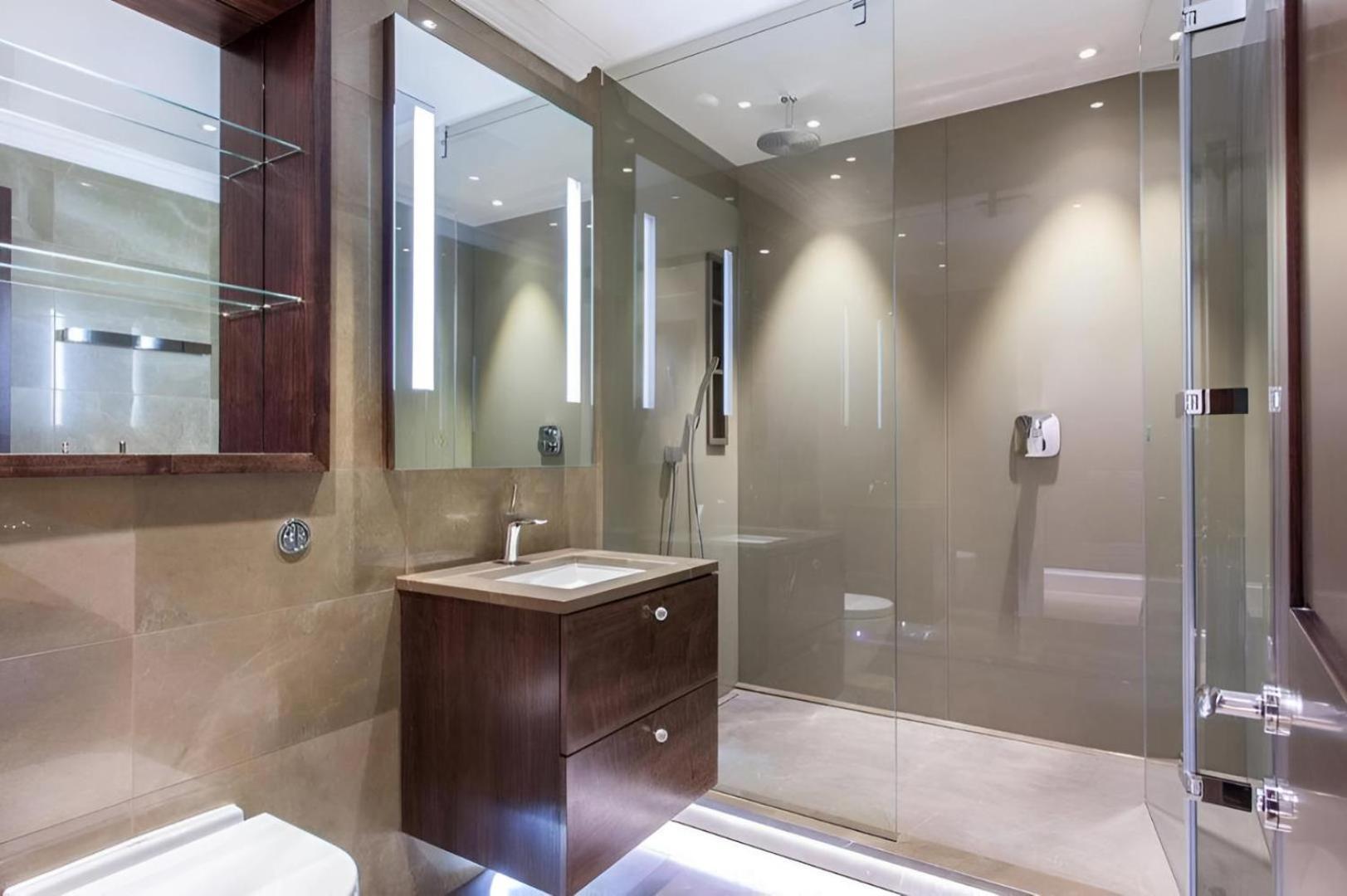 4 Million Pound Large Mayfair Sleeps 6 Apartment London