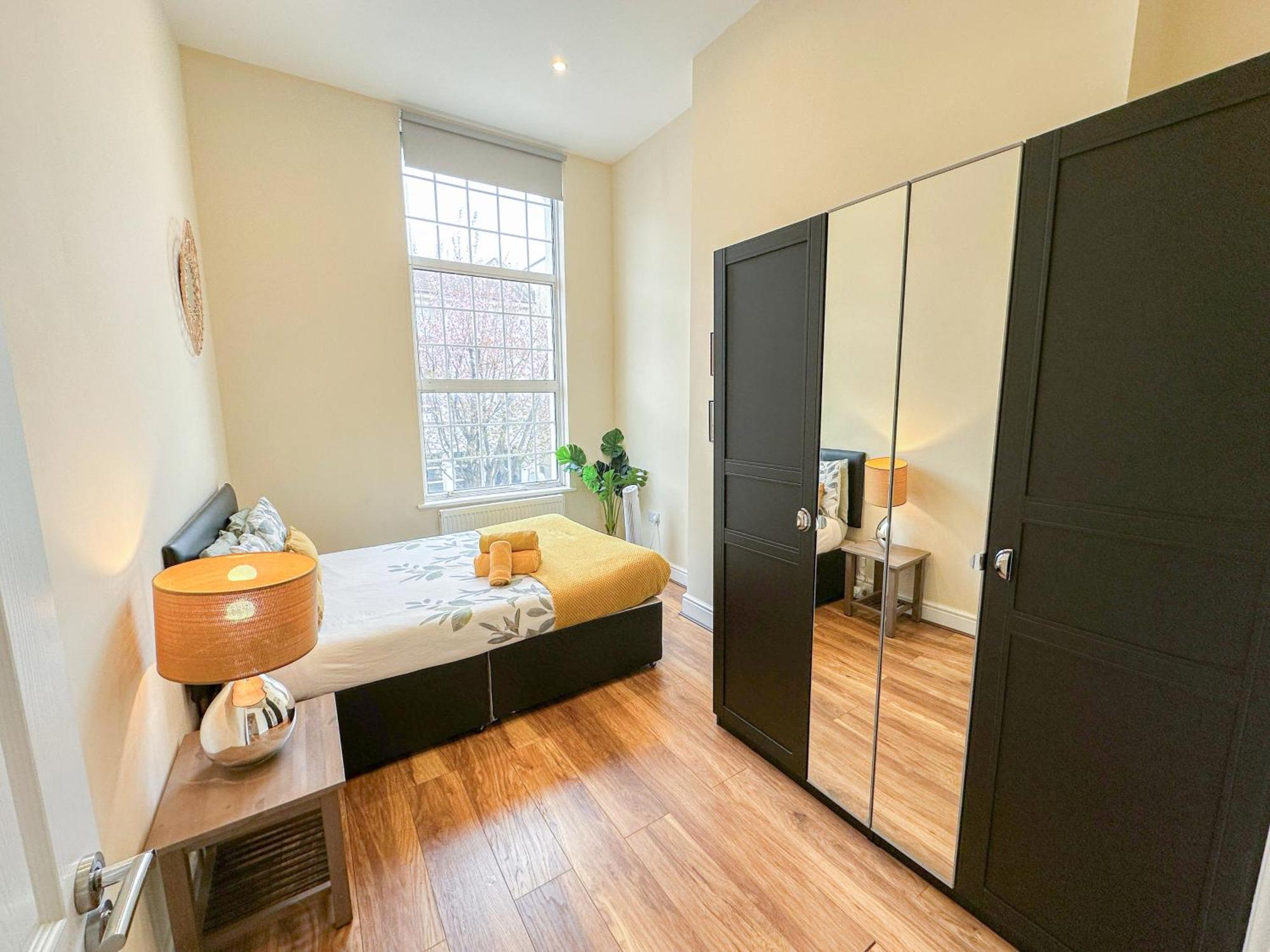 Apartment Cozy 2-bedroom With Free Wi-fi In Shepherds Bush Near Westfield *