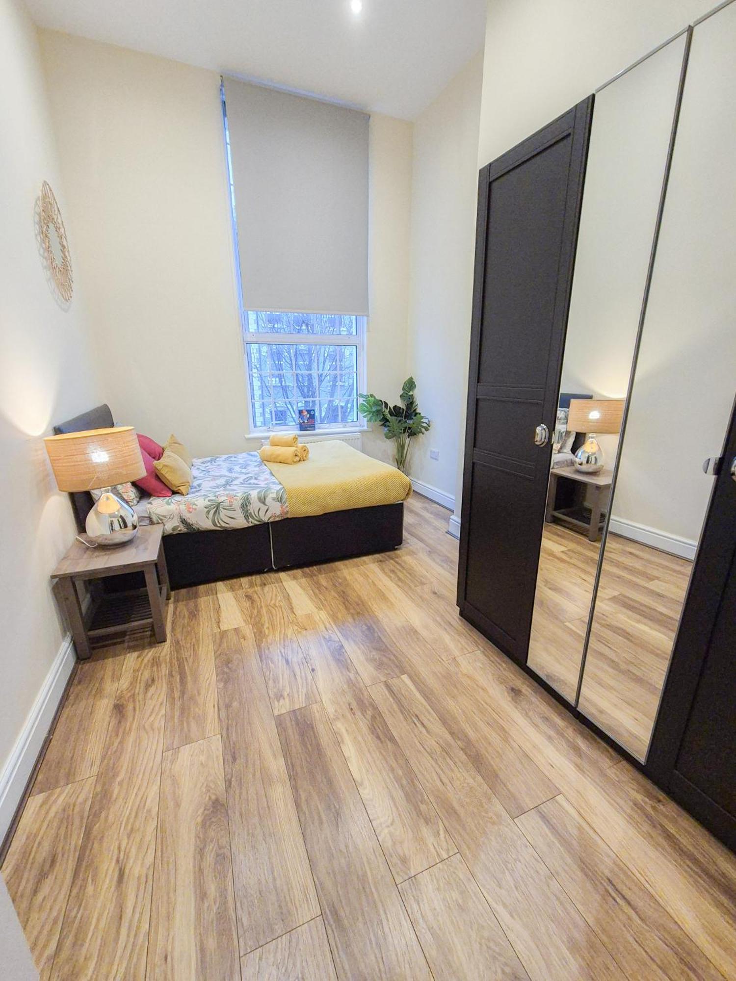 Cozy 2-bedroom With Free Wi-fi In Shepherds Bush Near Westfield *