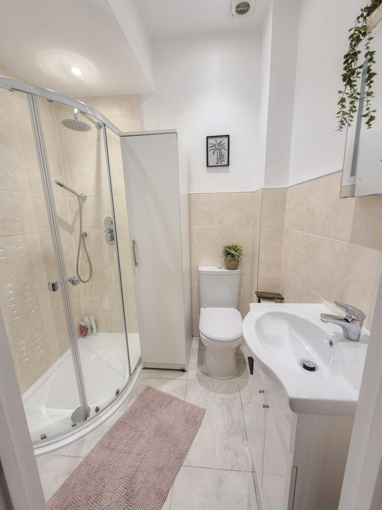Cozy 2-bedroom With Free Wi-fi In Shepherds Bush Near Westfield * London