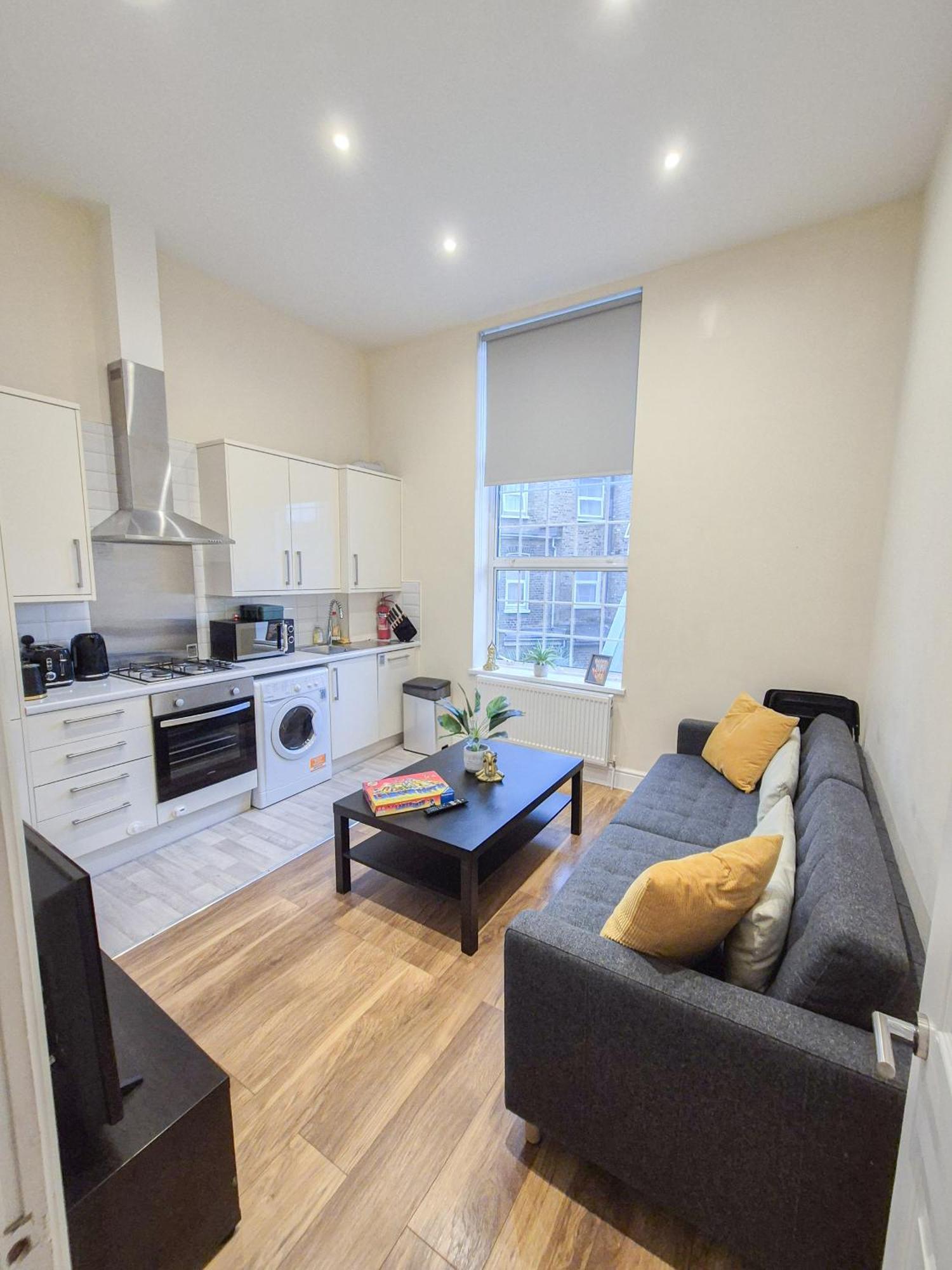 Cozy 2-bedroom With Free Wi-fi In Shepherds Bush Near Westfield Apartment *