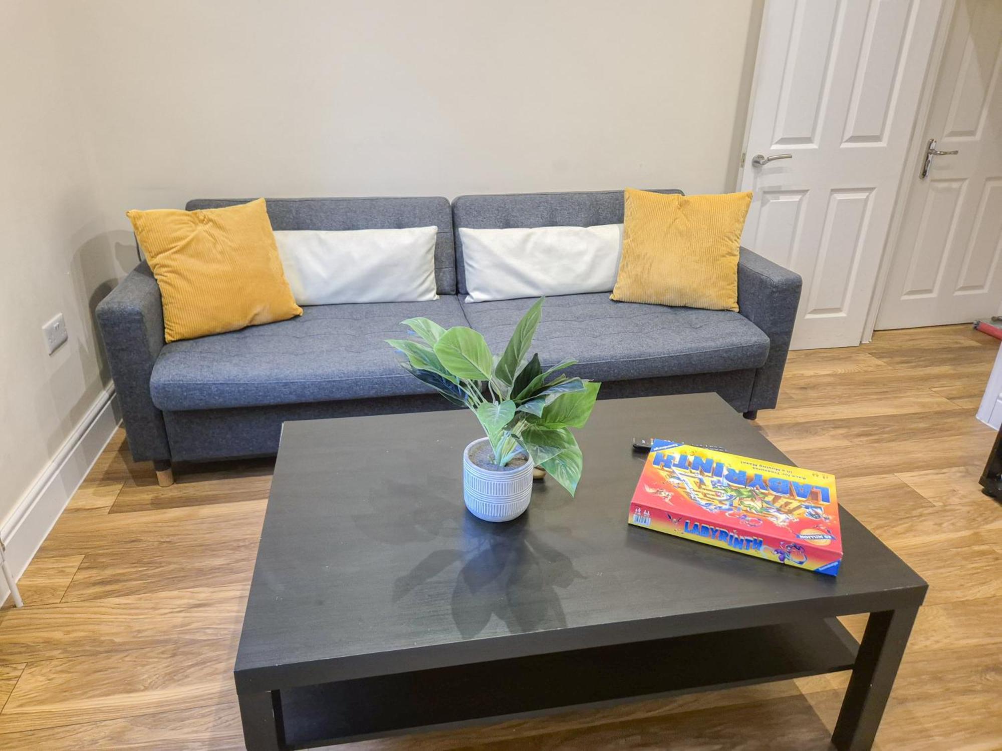 Apartment Cozy 2-bedroom With Free Wi-fi In Shepherds Bush Near Westfield *
