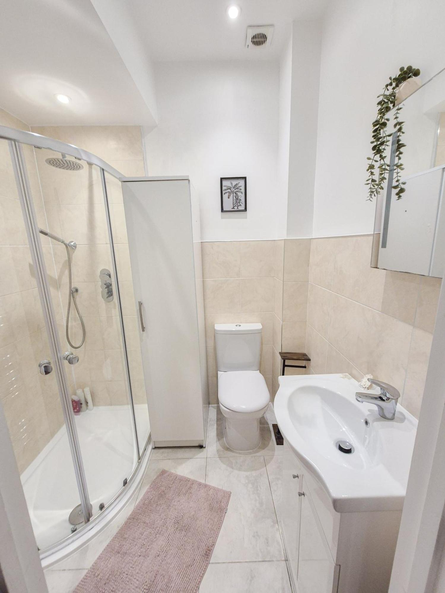 Apartment Cozy 2-bedroom With Free Wi-fi In Shepherds Bush Near Westfield London