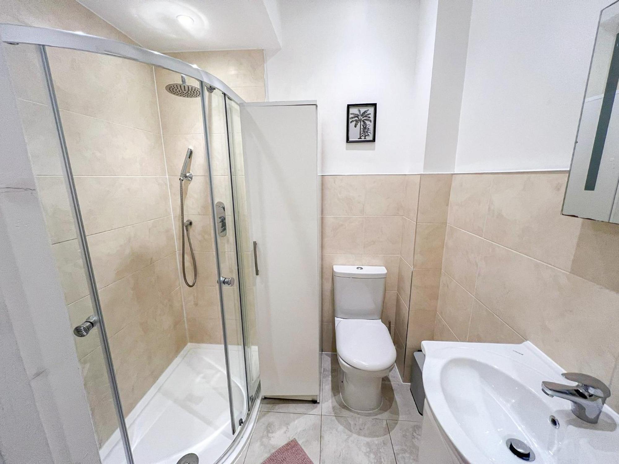 Cozy 2-bedroom With Free Wi-fi In Shepherds Bush Near Westfield *
