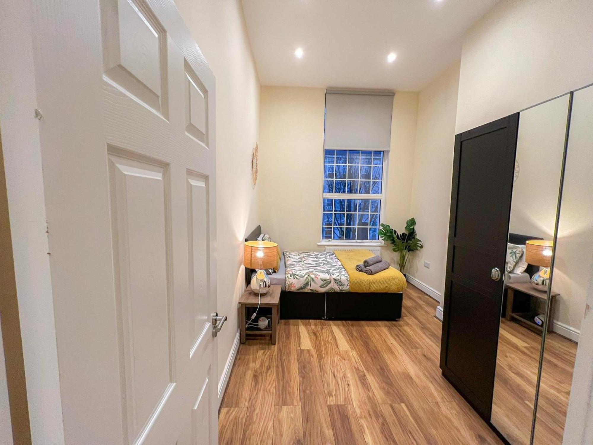 Cozy 2-bedroom With Free Wi-fi In Shepherds Bush Near Westfield