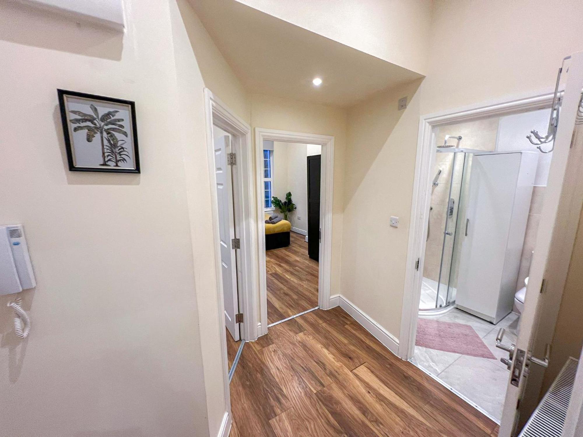 Cozy 2-bedroom With Free Wi-fi In Shepherds Bush Near Westfield