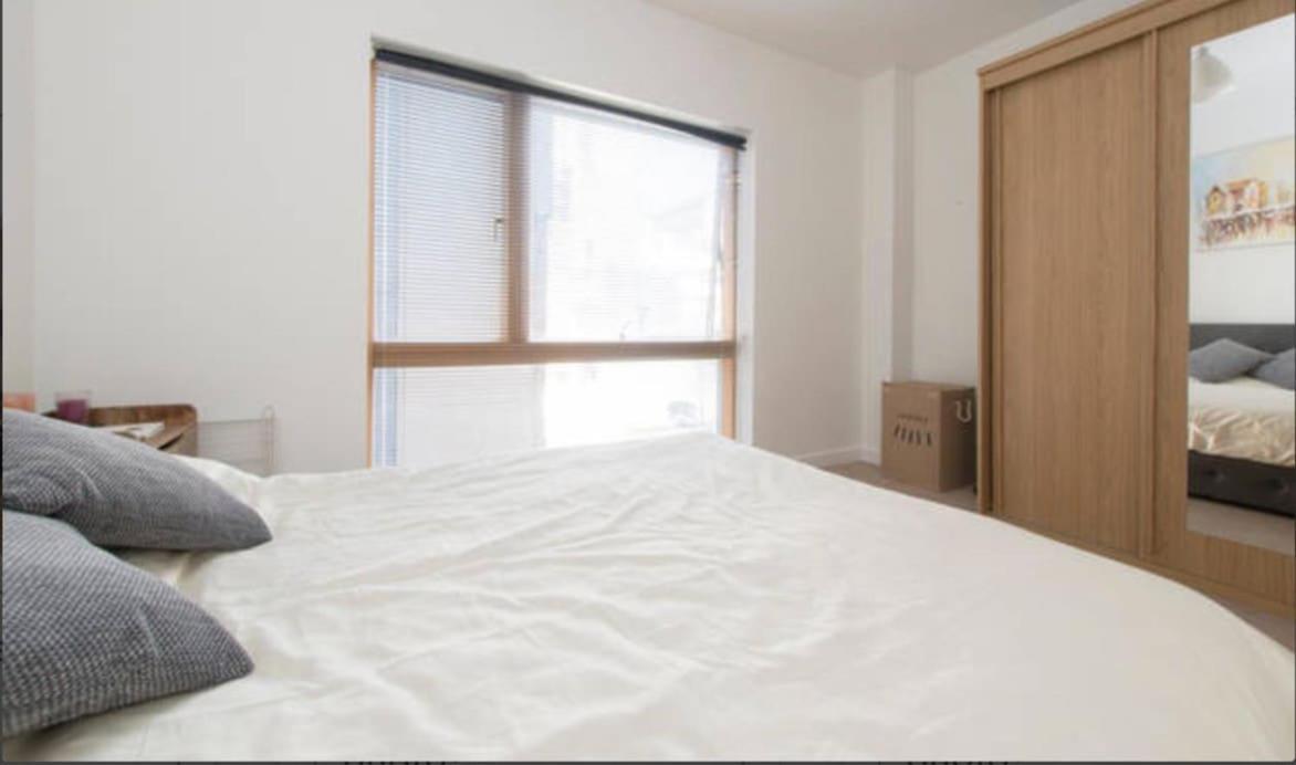 Apartment Sunny For 4 Guests, Self Check In London