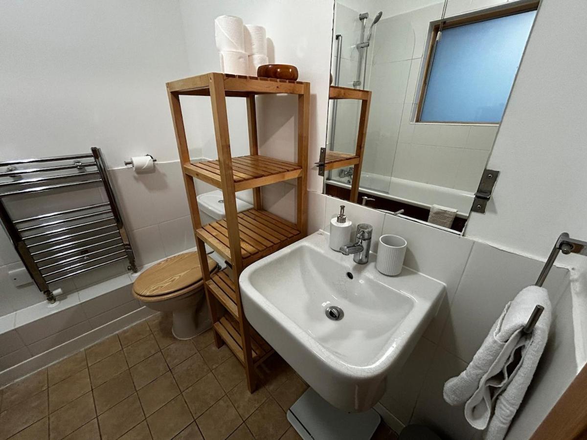 Sunny For 4 Guests, Self Check In * London
