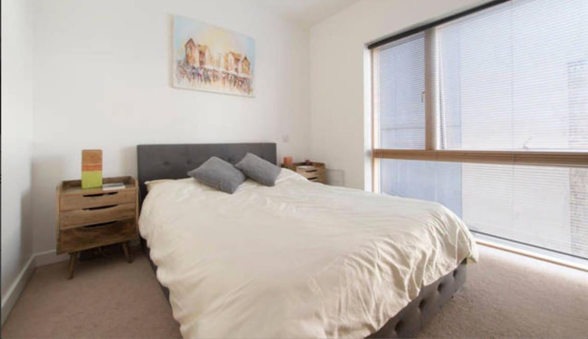 Apartment Sunny For 4 Guests, Self Check In London