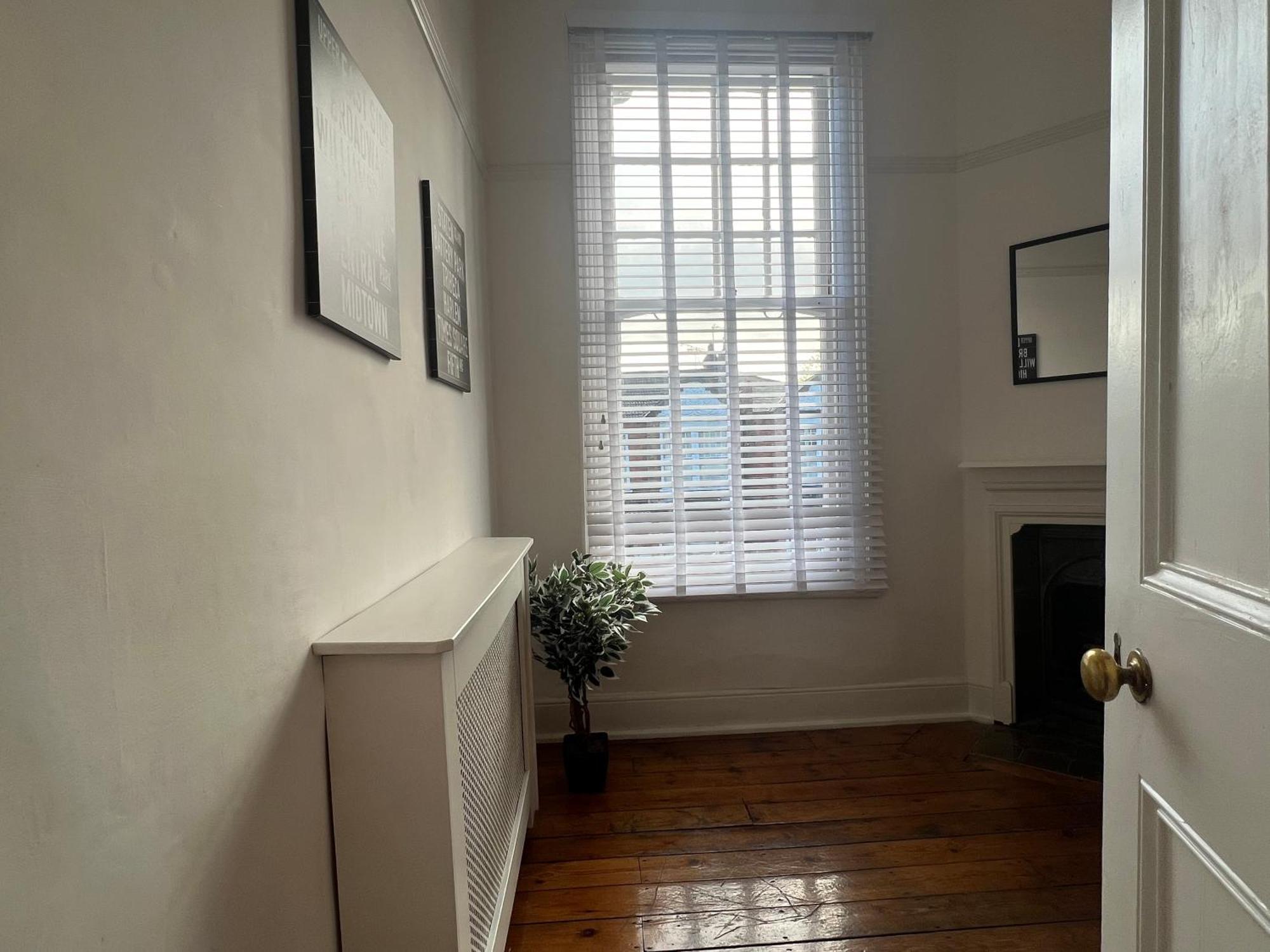 2 Bedroom Luxury Flat In Centre Of Muswell Hill Apartment