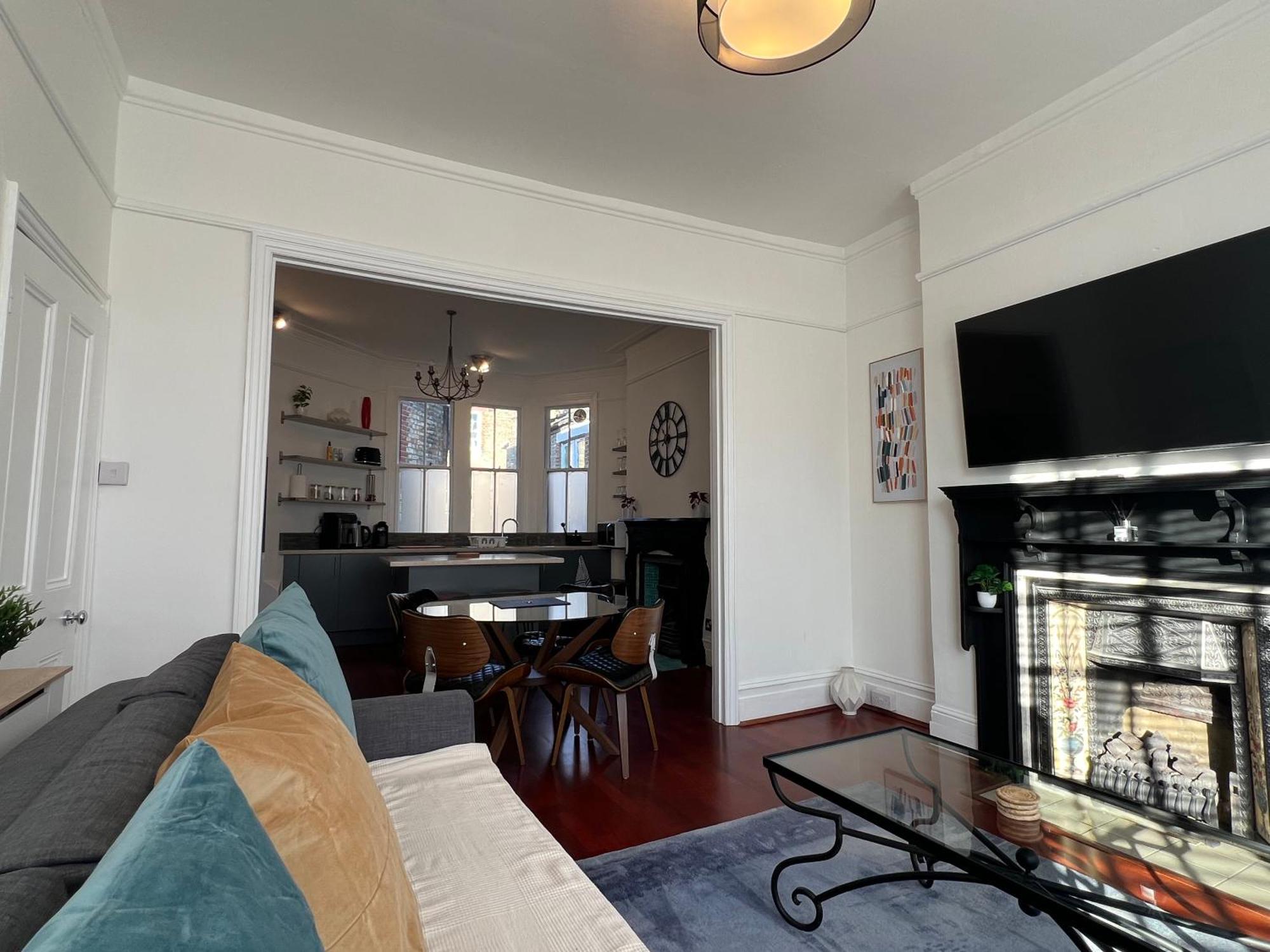 2 Bedroom Luxury Flat In Centre Of Muswell Hill * London