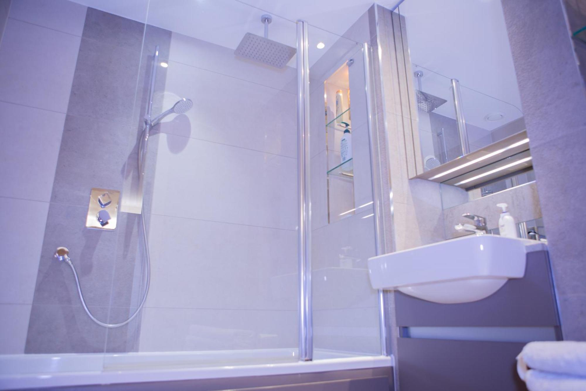Luxury 1 Bedroom With Riverview *