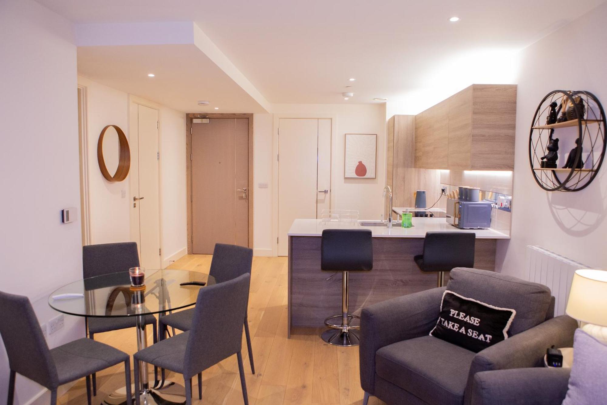 Luxury 1 Bedroom With Riverview Apartment