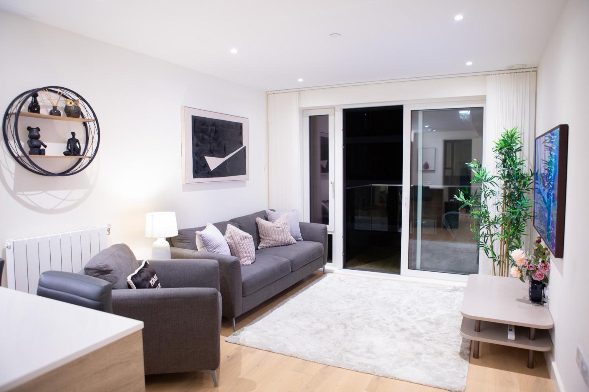 Luxury 1 Bedroom With Riverview Apartment