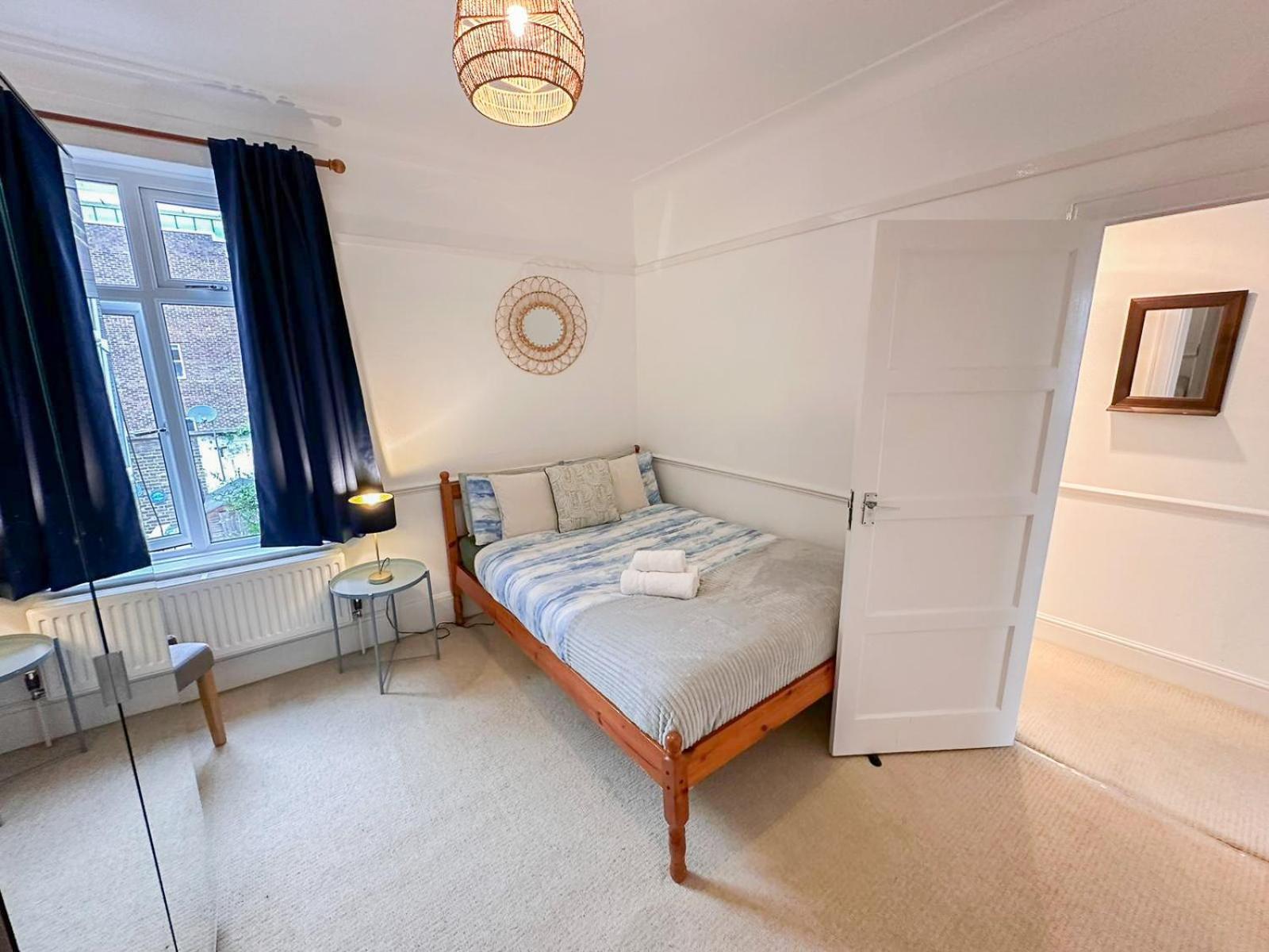 Refined Hammersmith 3-bedroom With Rooftop Terrace *