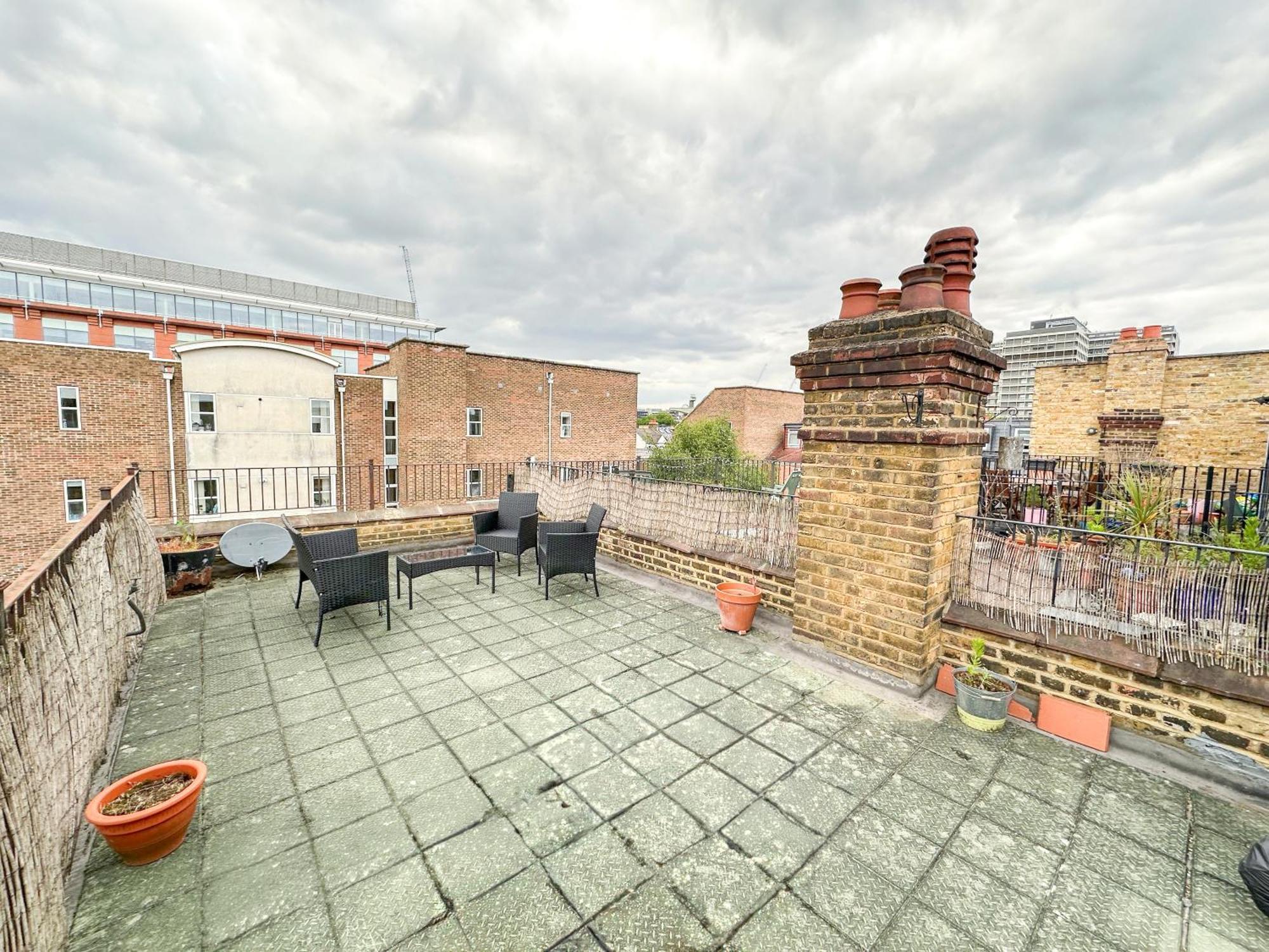 Refined Hammersmith 3-bedroom With Rooftop Terrace Apartment
