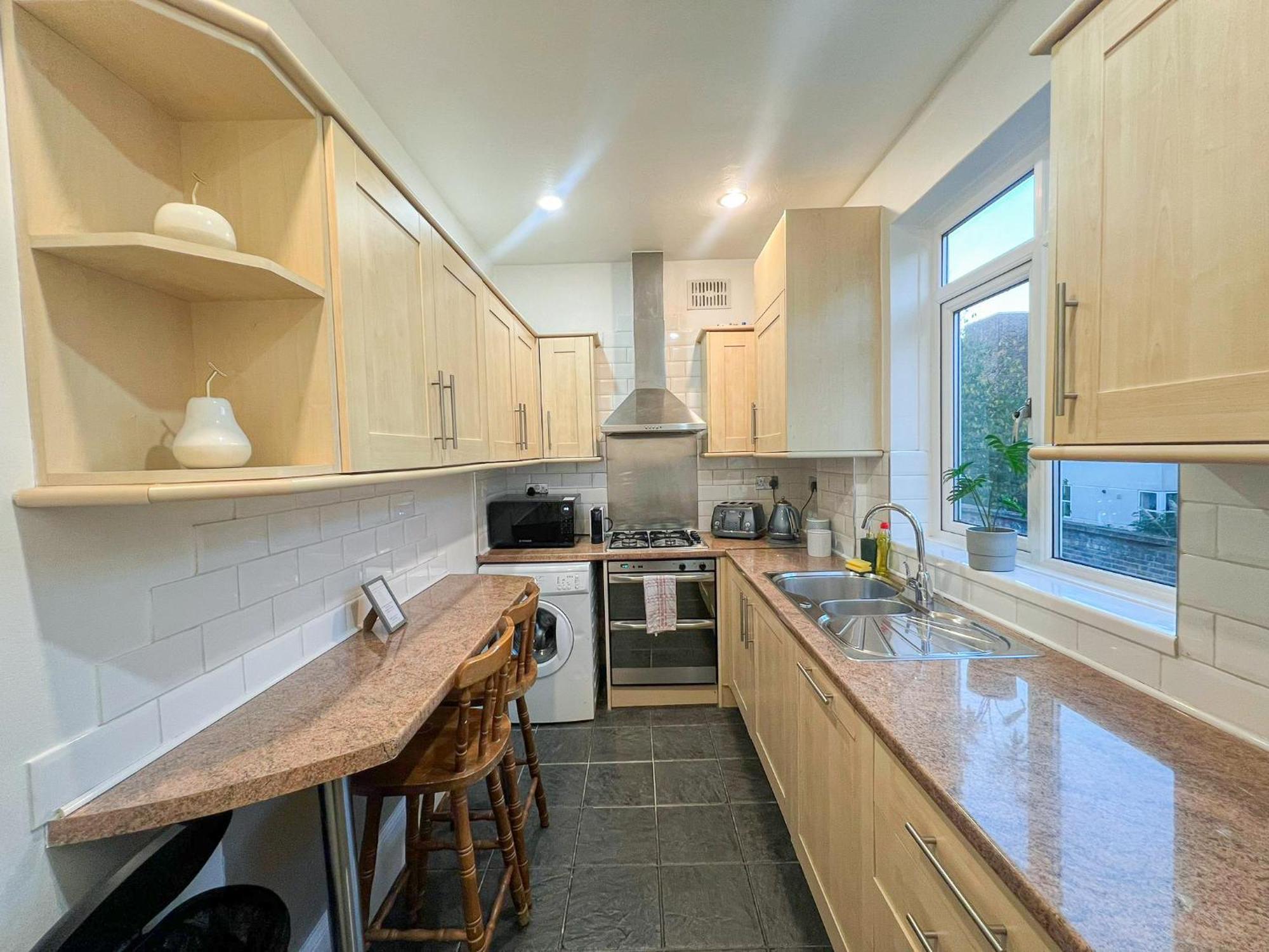 Refined Hammersmith 3-bedroom With Rooftop Terrace