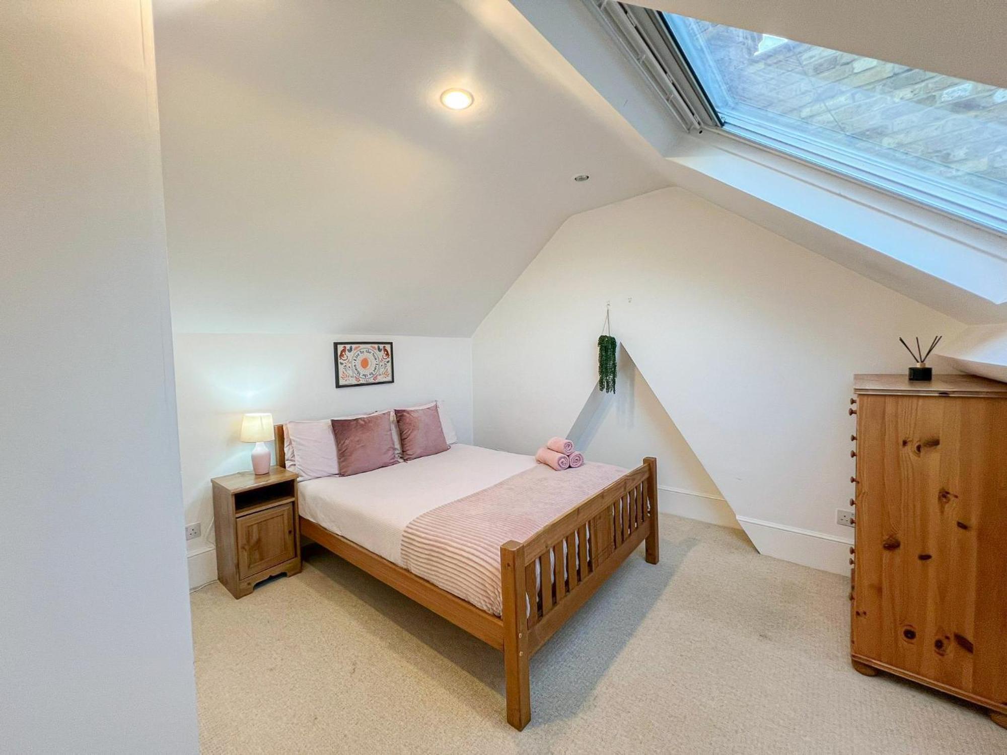 Apartment Refined Hammersmith 3-bedroom With Rooftop Terrace *
