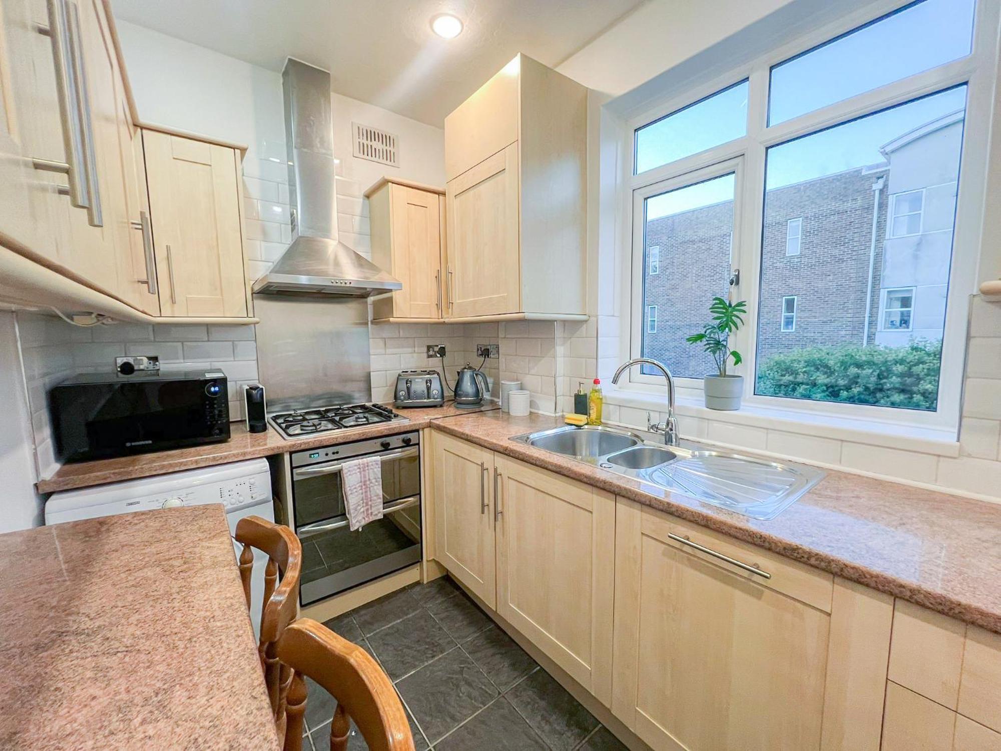 Refined Hammersmith 3-bedroom With Rooftop Terrace London
