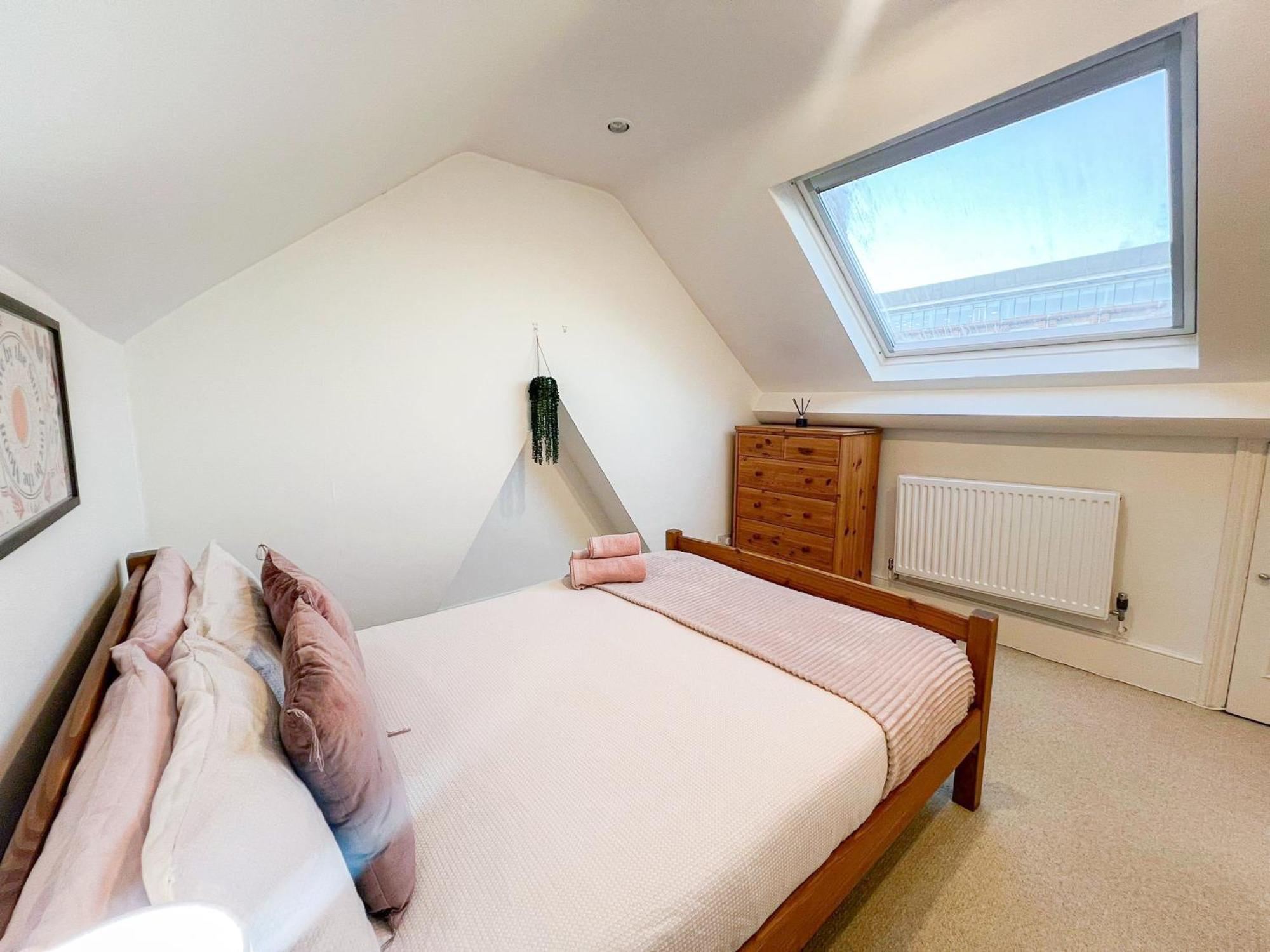 Refined Hammersmith 3-bedroom With Rooftop Terrace * London