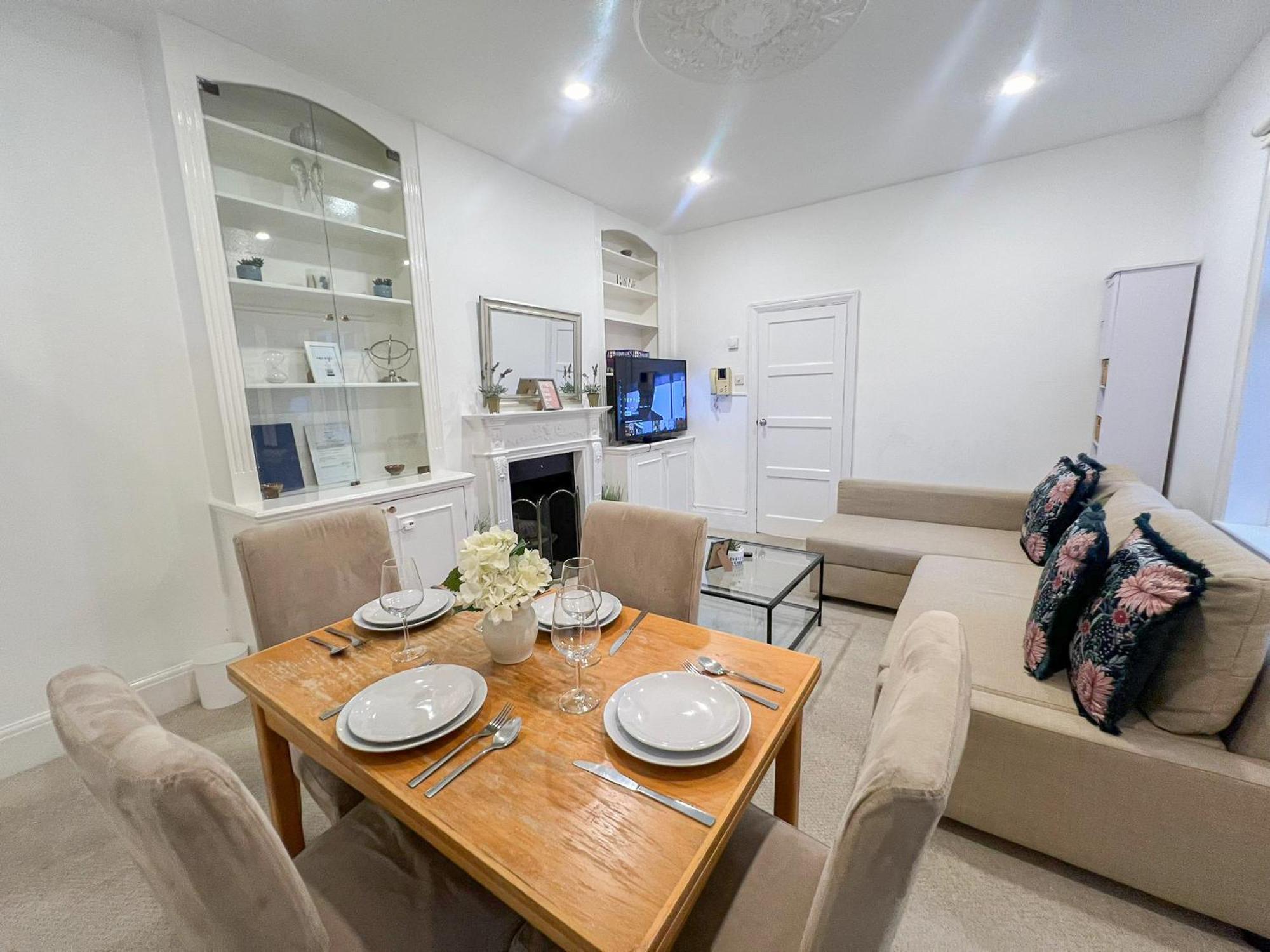 Apartment Refined Hammersmith 3-bedroom With Rooftop Terrace *