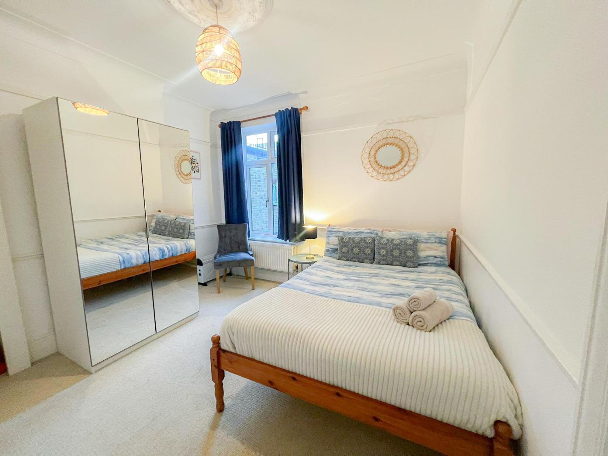 Refined Hammersmith 3-bedroom With Rooftop Terrace