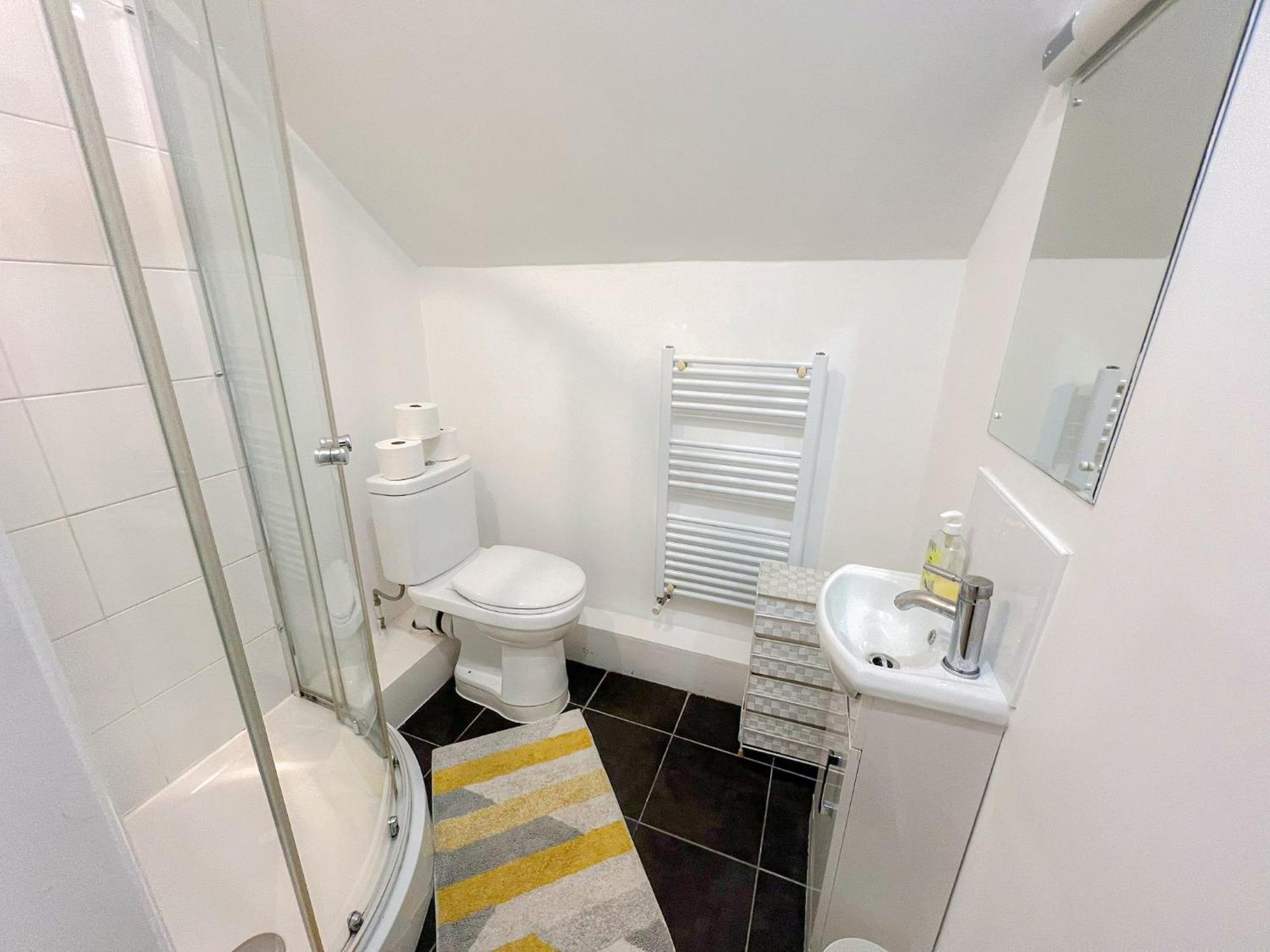 Refined Hammersmith 3-bedroom With Rooftop Terrace * London